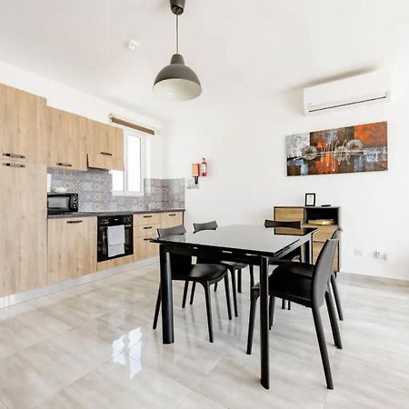 F12 Room 2, Private Room Two Single Beds Privated Bathroom In Shared Flat Msida Exteriér fotografie