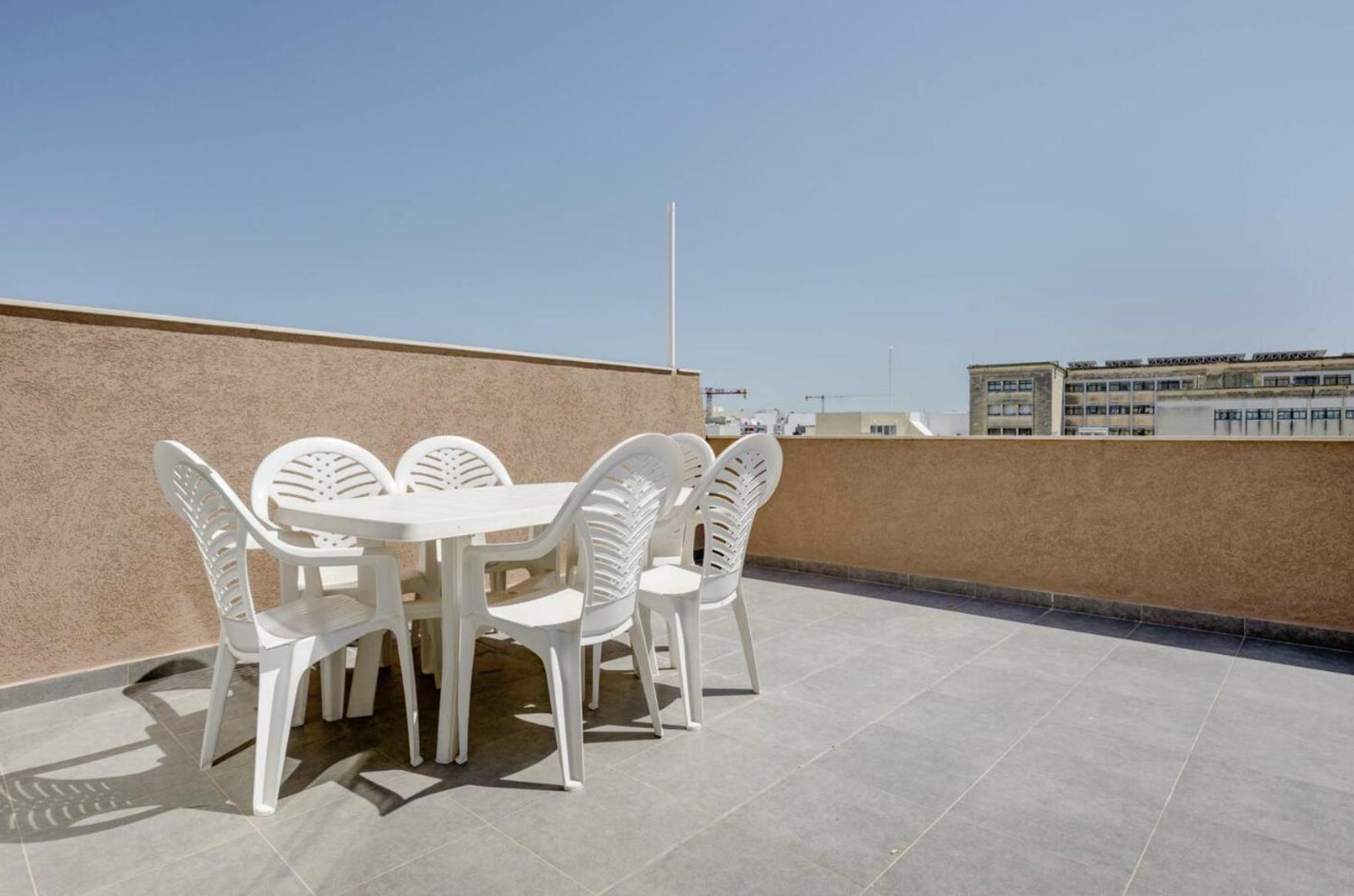 F12 Room 2, Private Room Two Single Beds Privated Bathroom In Shared Flat Msida Exteriér fotografie