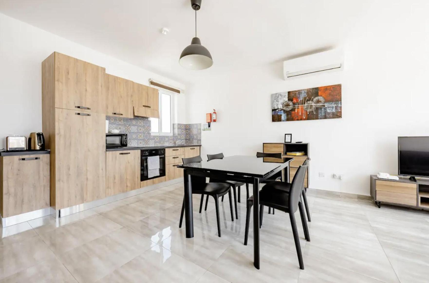 F12 Room 2, Private Room Two Single Beds Privated Bathroom In Shared Flat Msida Exteriér fotografie