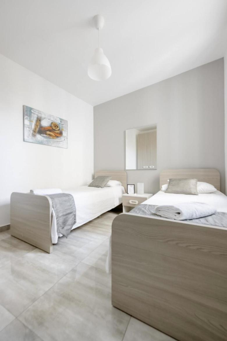 F12 Room 2, Private Room Two Single Beds Privated Bathroom In Shared Flat Msida Exteriér fotografie